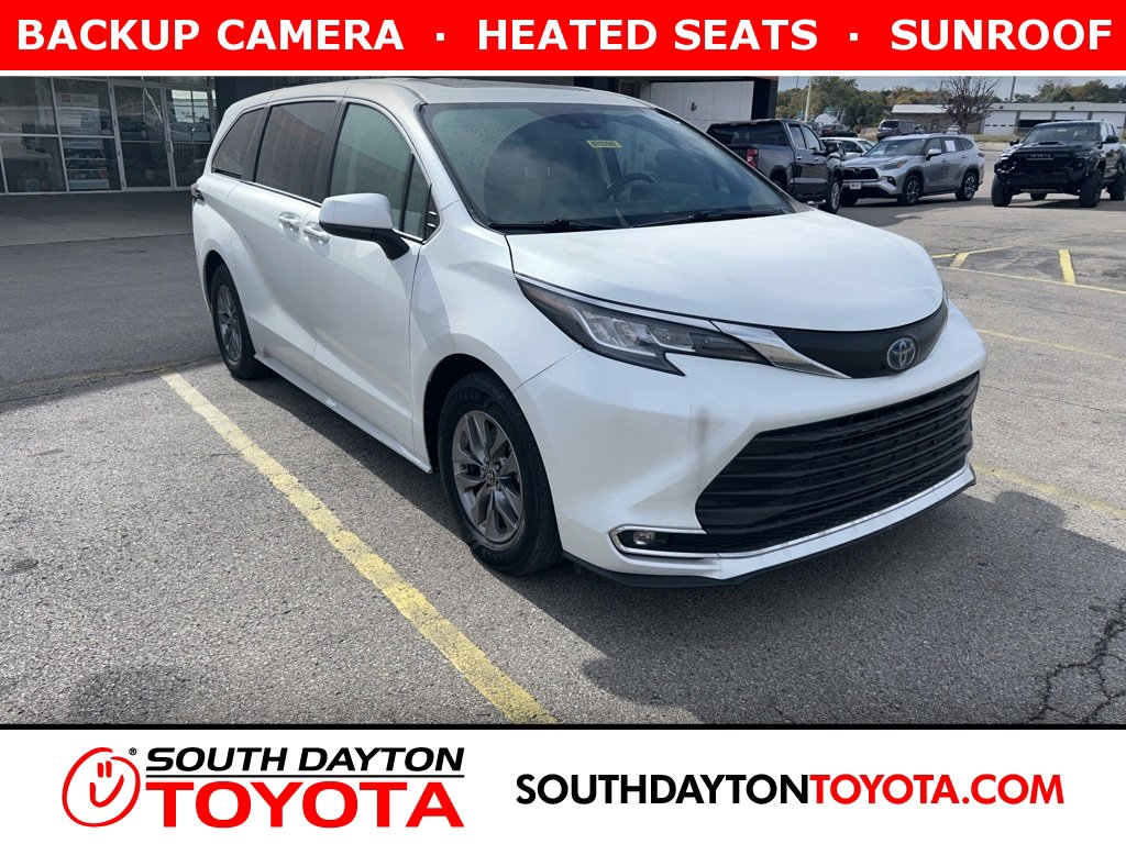 Certified Pre-Owned 2022 Toyota Sienna XLE Mini-van, Passenger in