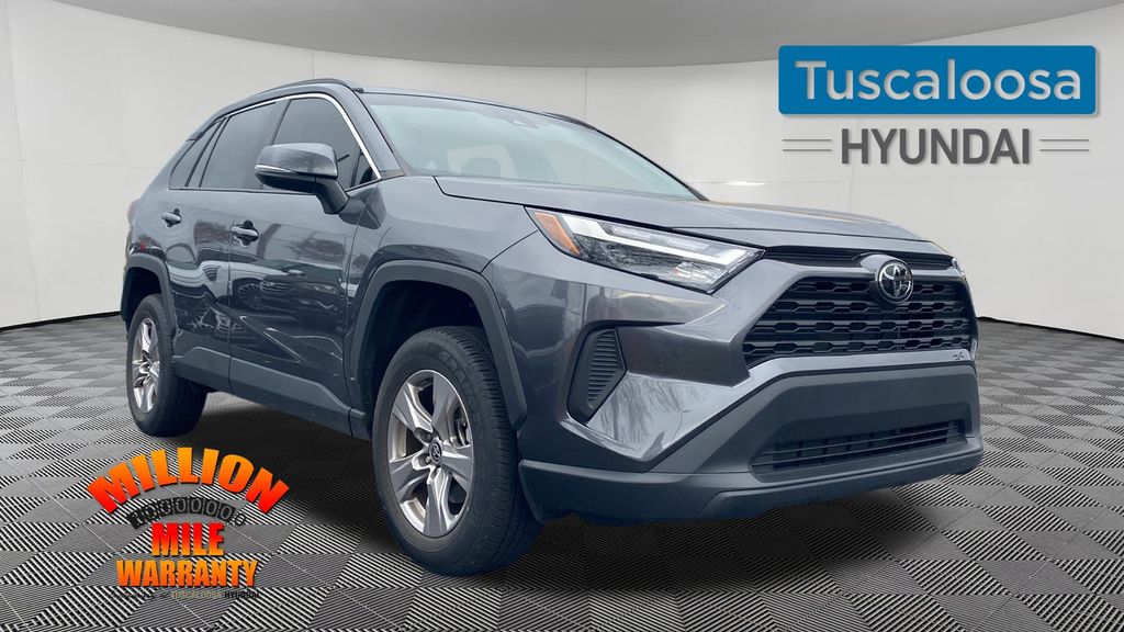 2023 Toyota RAV4 XLE's photo