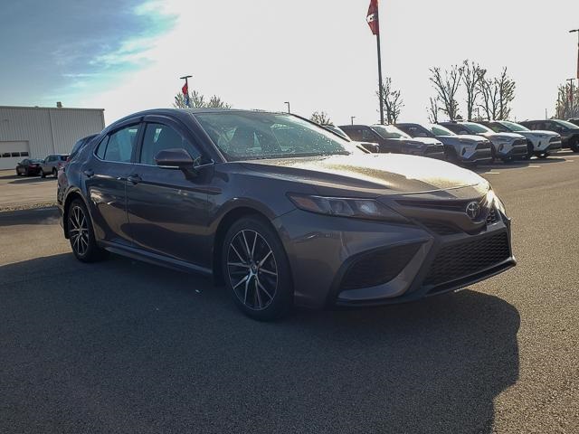 2021 Toyota Camry SE photo 3