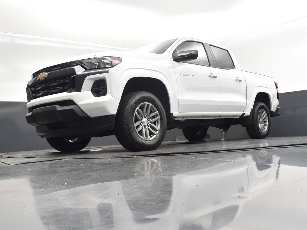 2024 Chevrolet Colorado LT photo 40