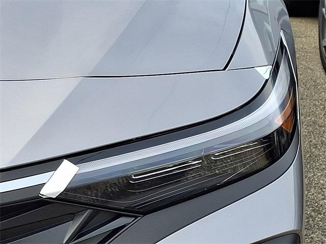 2026 Hyundai Elantra SE photo 4