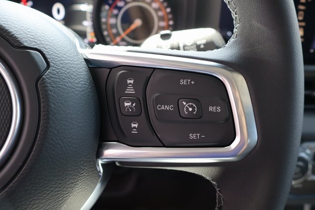 2025 Jeep Wrangler Sahara photo 17