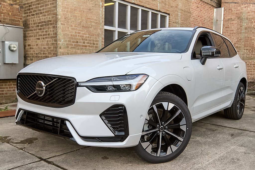 2026 VOLVO XC60 - Image 1