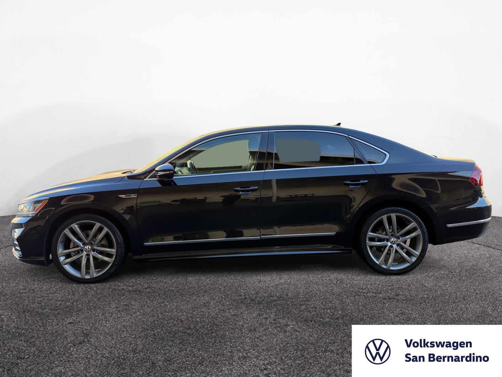 2019 Volkswagen Passat 2.0T SE R-Line photo 2