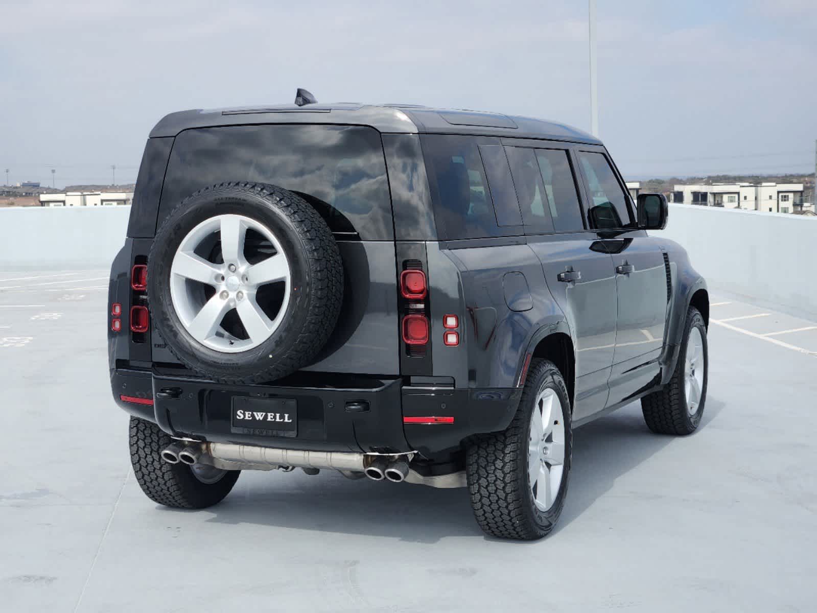 2025 Land Rover Defender 110 X-Dynamic SE photo 5