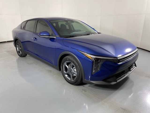 2025 Kia K4 LXS photo 2
