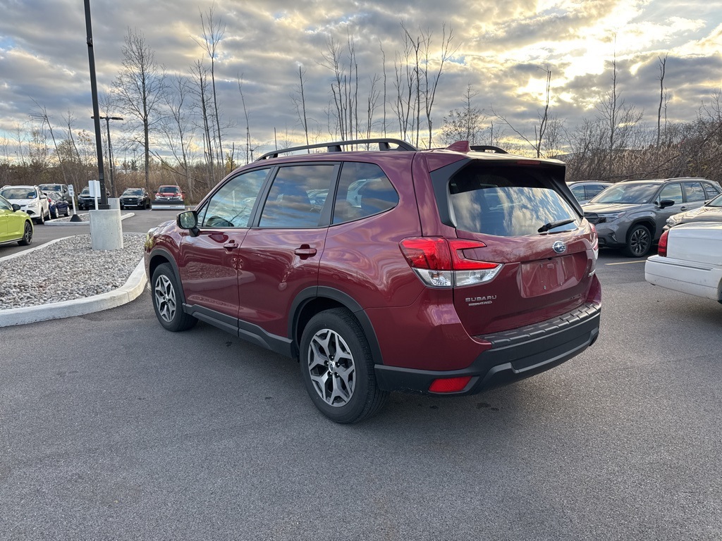 2023 Subaru Forester Premium photo 2