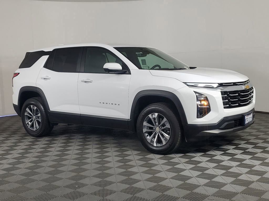 2025 Chevrolet Equinox LT photo 2
