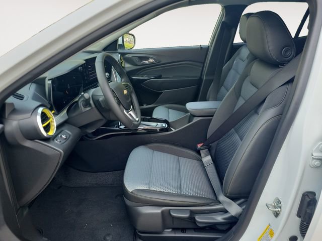 2025 Chevrolet Trax LT photo 10