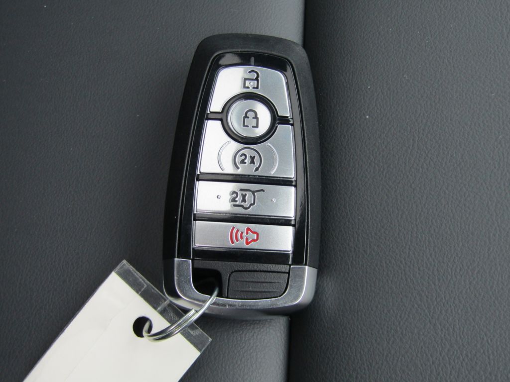 2025 Ford Explorer photo 32