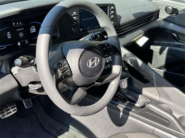 2025 Hyundai Elantra SEL Sport photo 2