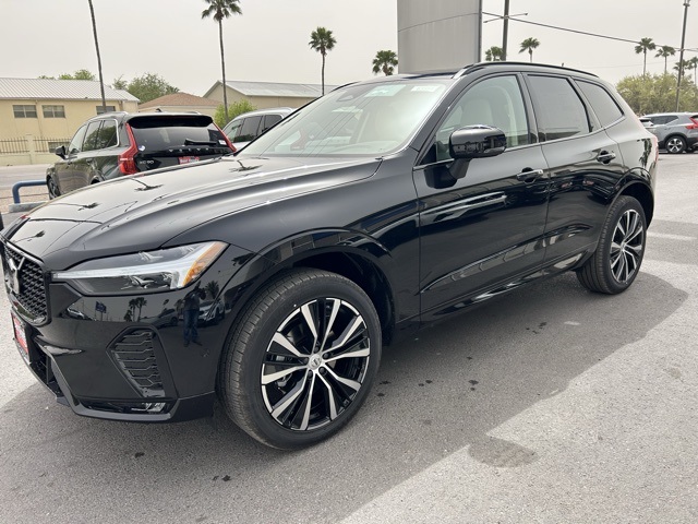 2025 Volvo XC60 B5 Plus photo 3