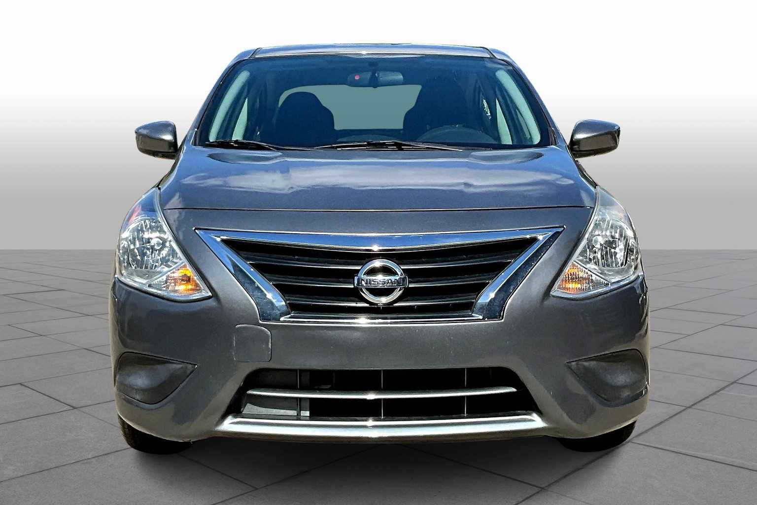 2019 Nissan Versa SV Sedan photo 3