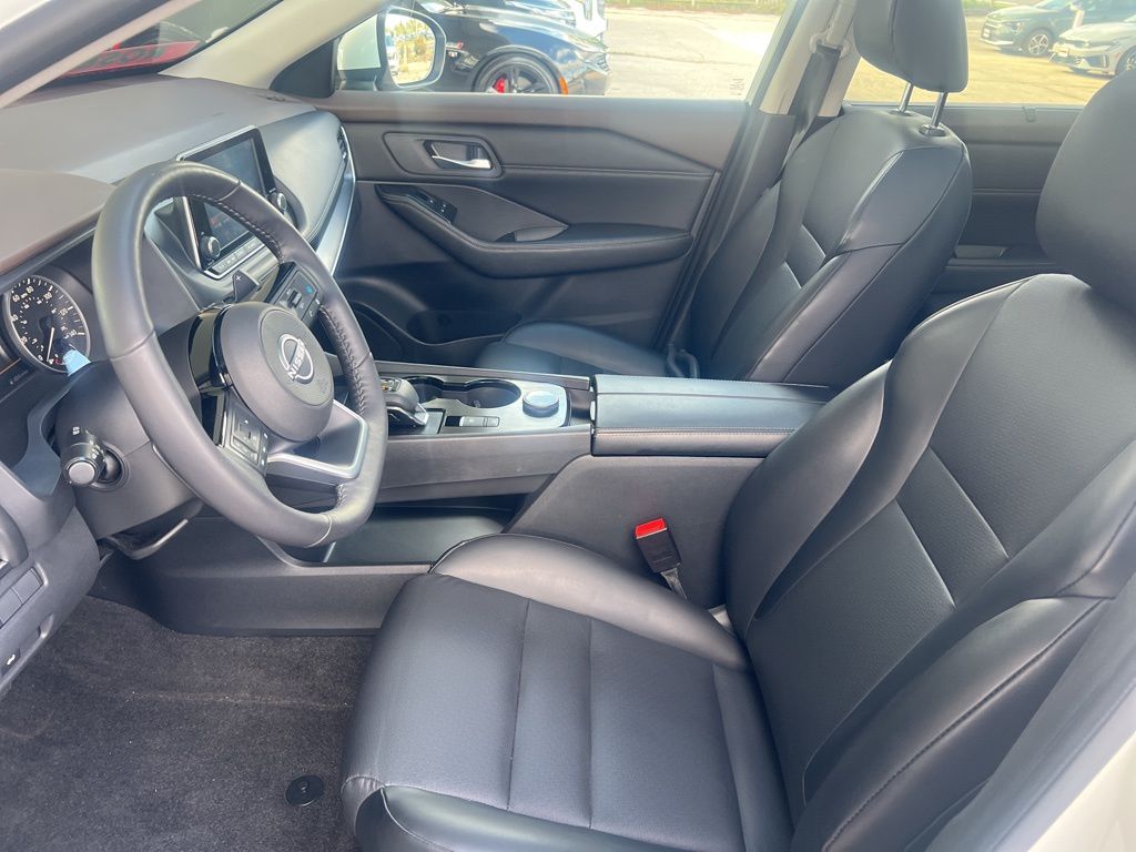2023 Nissan Rogue SV photo 4
