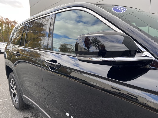 2024 Jeep Grand Cherokee Limited photo 4