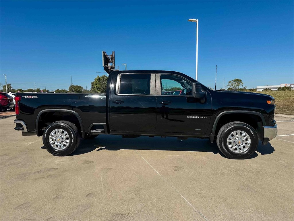 2024 Chevrolet Silverado 2500HD LT photo 2
