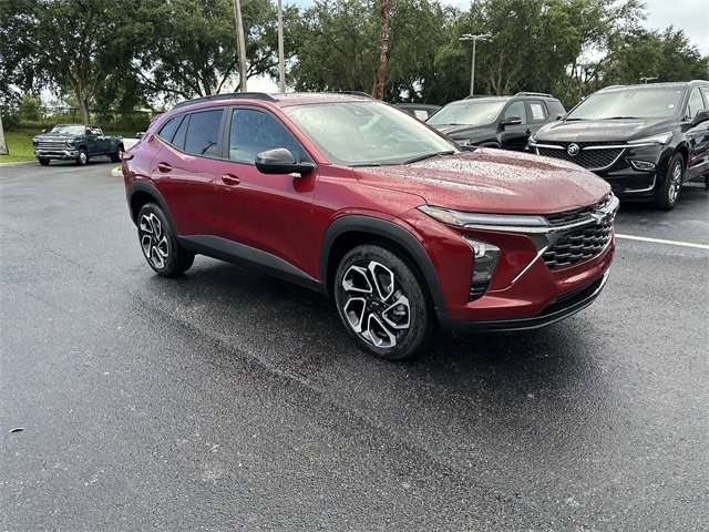 2025 Chevrolet Trax photo 2