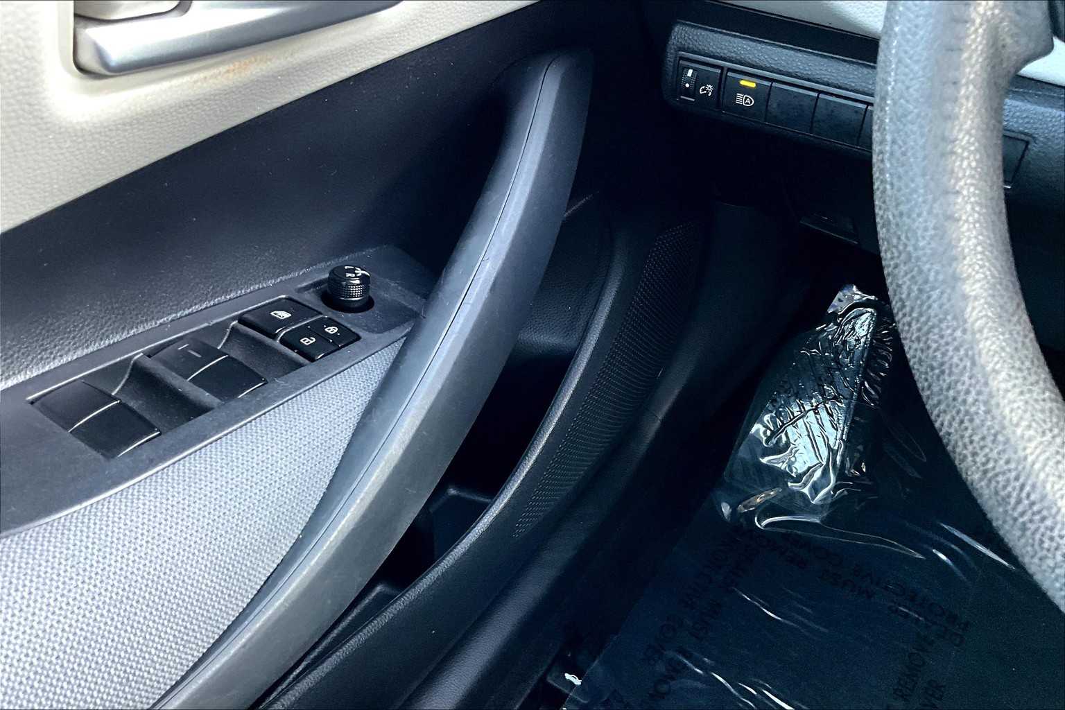 2021 Toyota Corolla LE photo 31