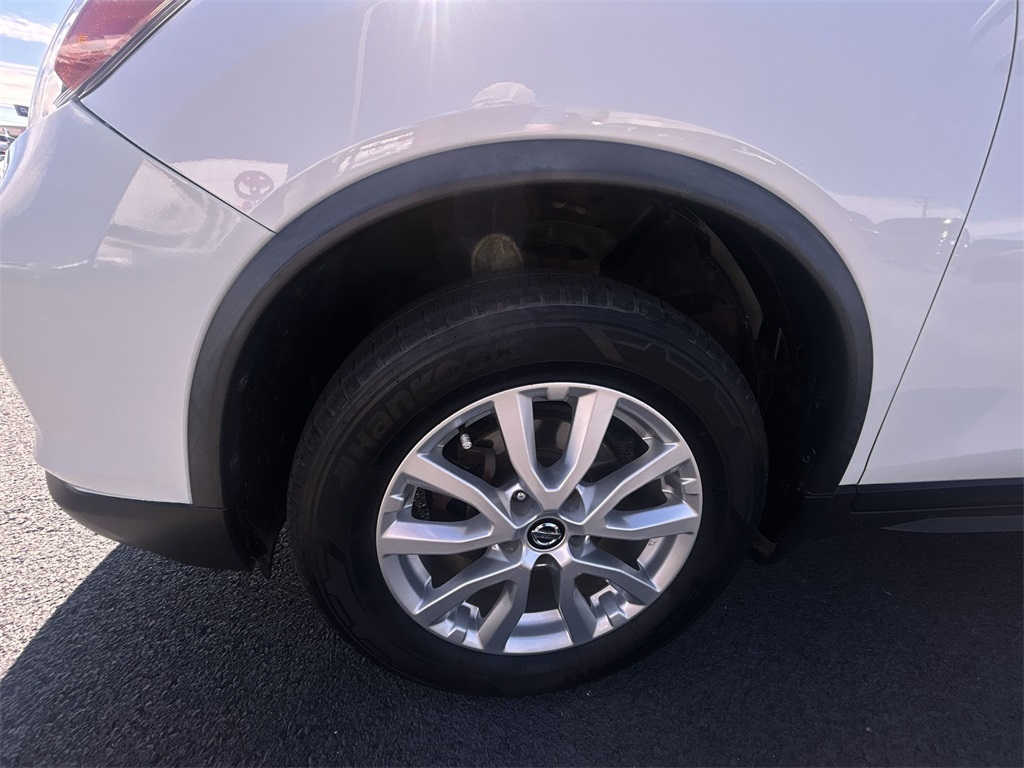 2020 Nissan Rogue SV photo 16