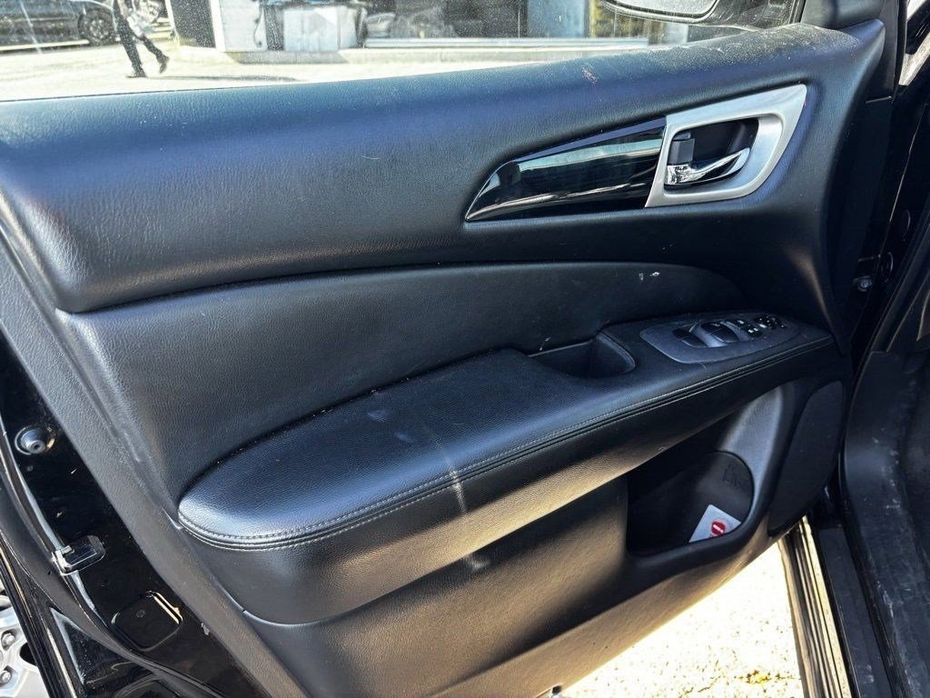 2020 Nissan Pathfinder S photo 3