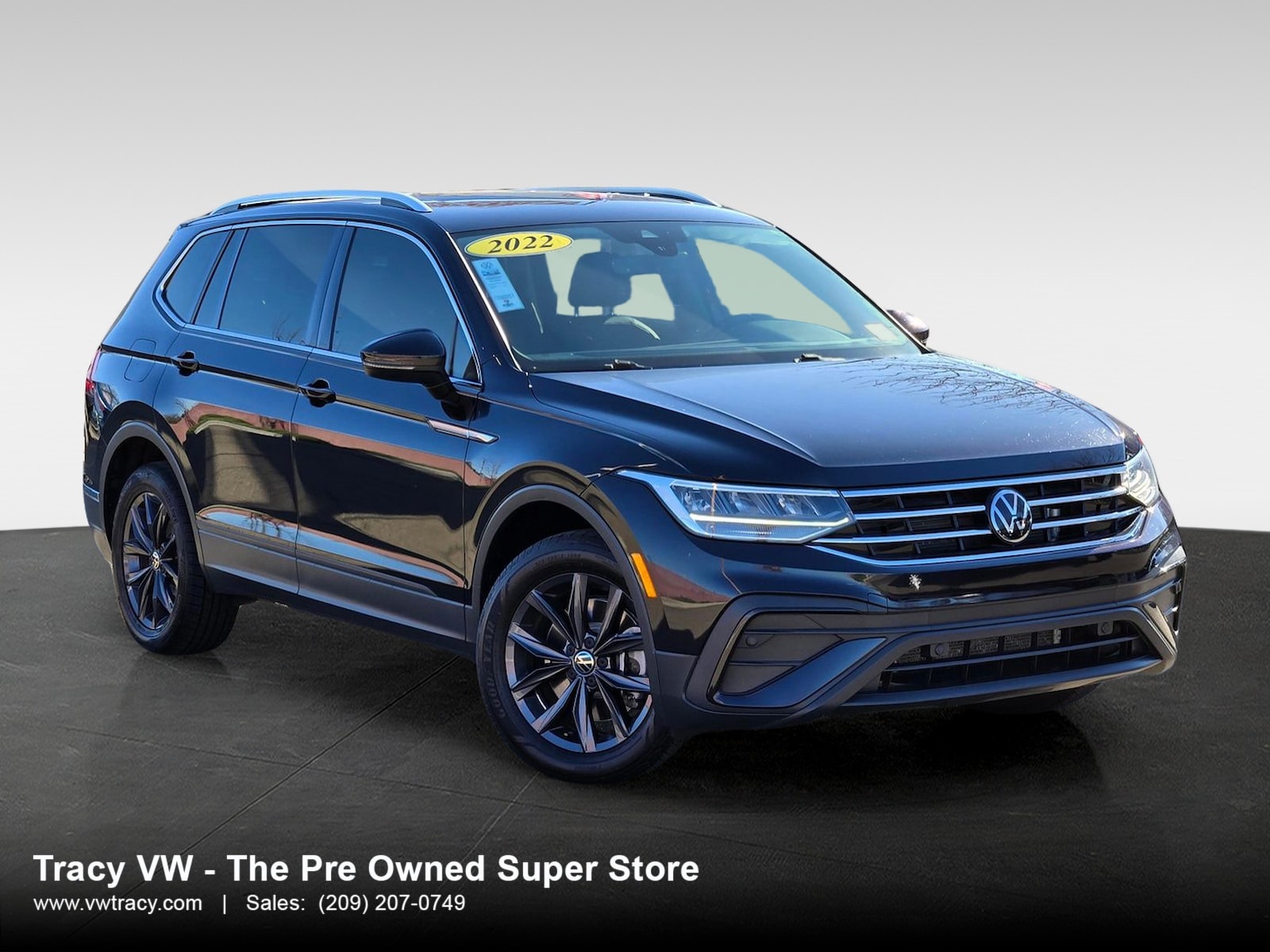 2022 Volkswagen Tiguan SE's photo