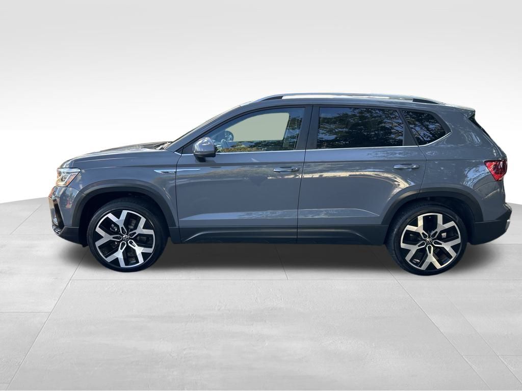 2022 Volkswagen Taos SEL photo 2