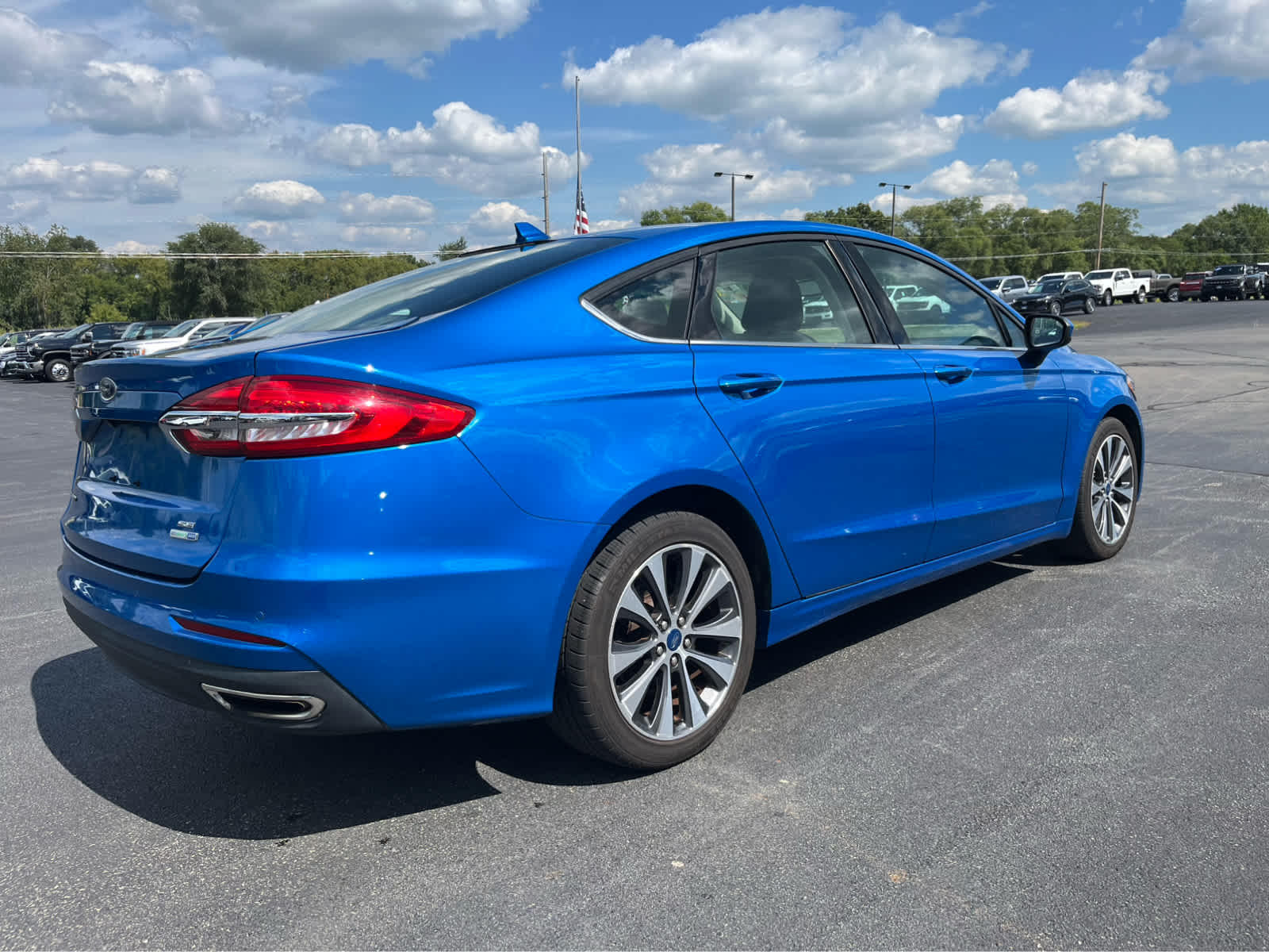 2020 Ford Fusion SE photo 3