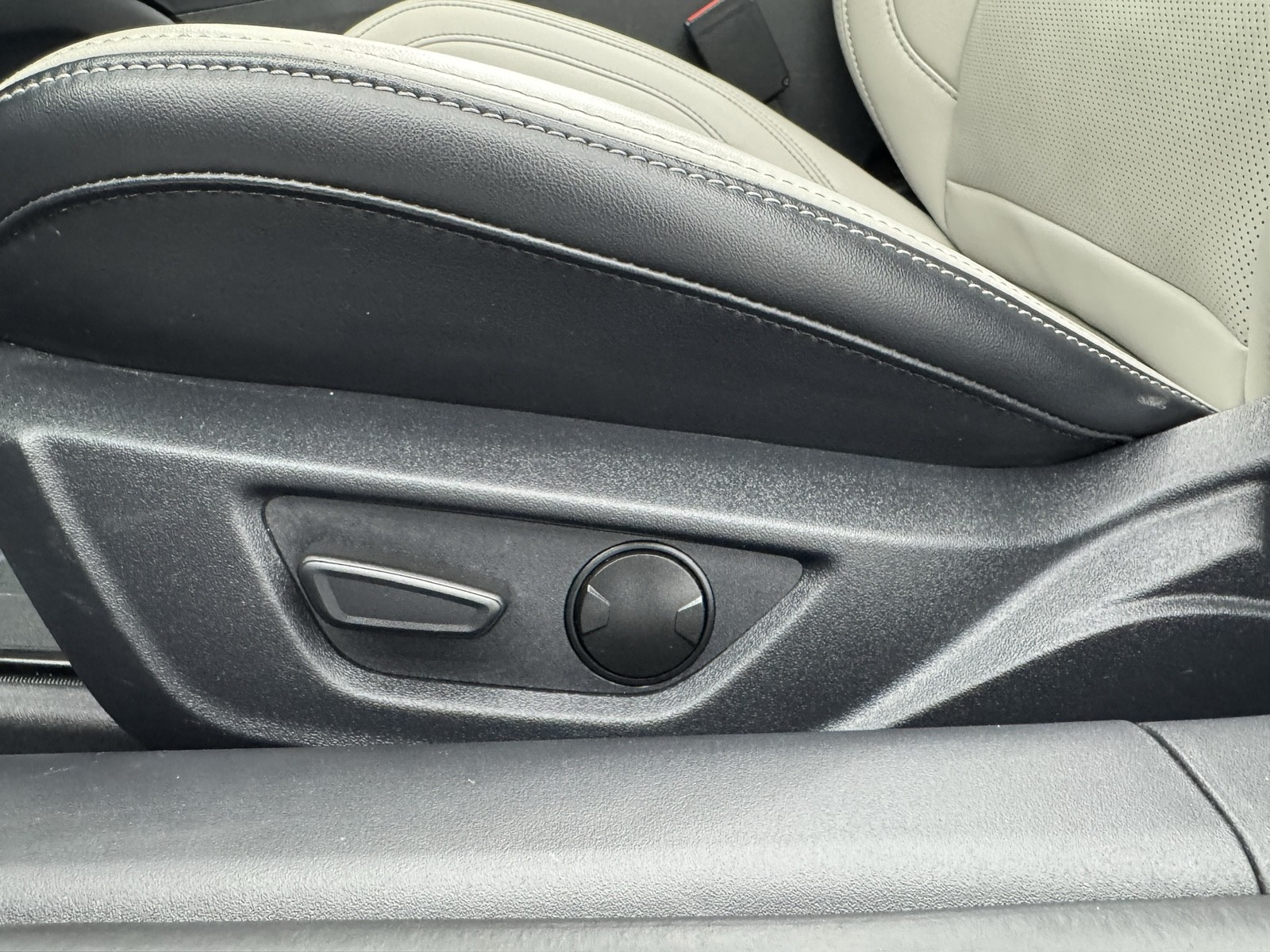 2024 Ford Mustang EcoBoost Premium photo 23