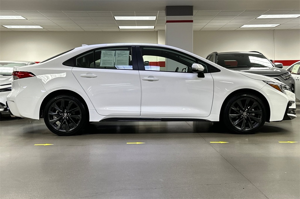 2025 Toyota Corolla SE photo 3