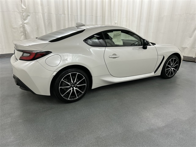 2024 Toyota GR86 Base photo 4
