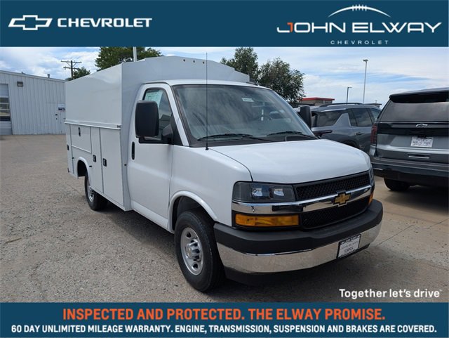 2025 Chevrolet Express Cutaway Base's photo