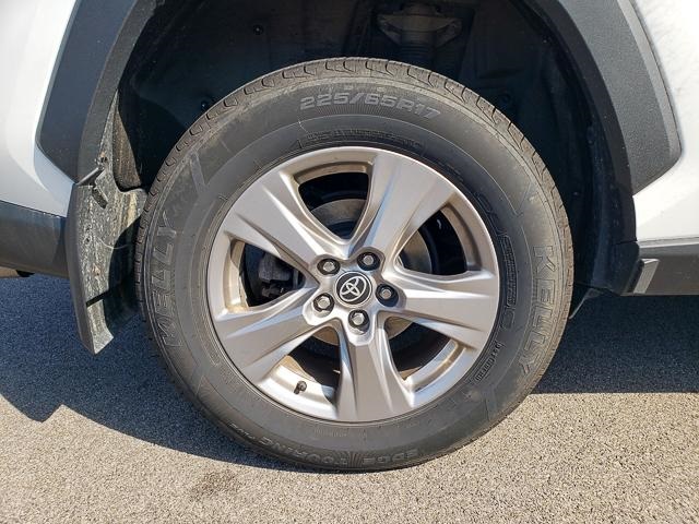2022 Toyota RAV4 XLE photo 22