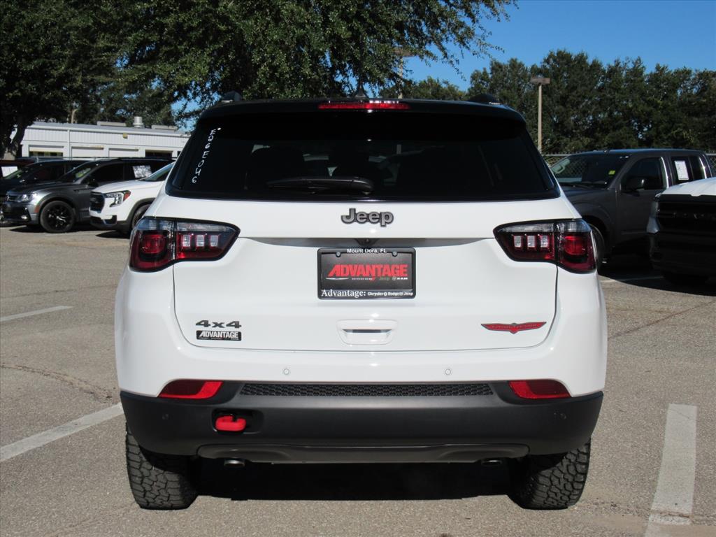 2026 Jeep Compass Trailhawk photo 4