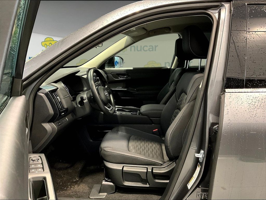 2025 Nissan Pathfinder S photo 4