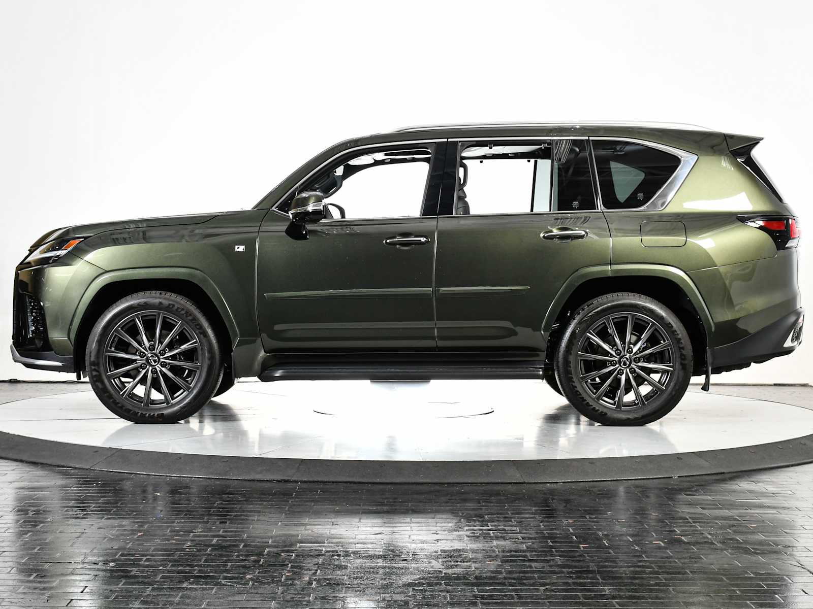 2025 Lexus LX 600 F SPORT photo 2