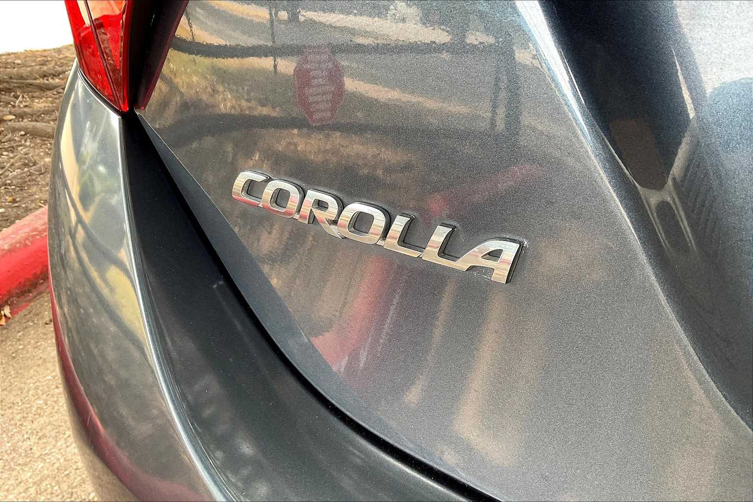 2016 Toyota Corolla LE photo 8