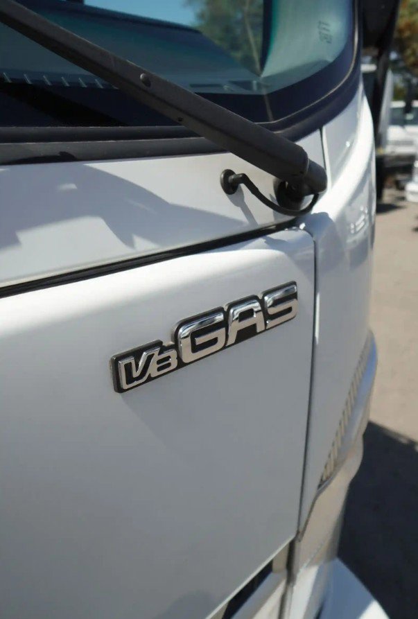 2024 Isuzu NRR photo 3