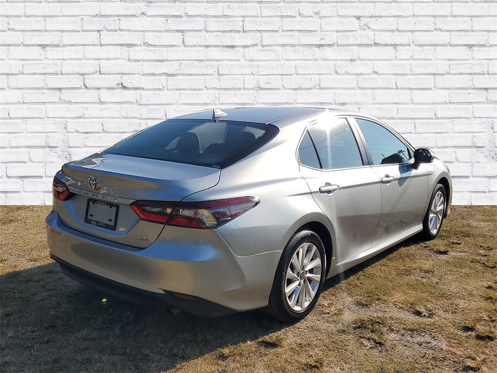 2023 Toyota Camry LE photo 2