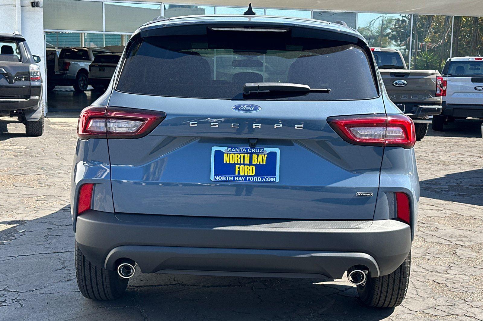 2025 Ford Escape ST-Line photo 4