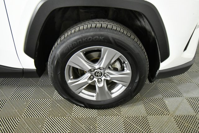 2022 Toyota RAV4 Hybrid XLE photo 16