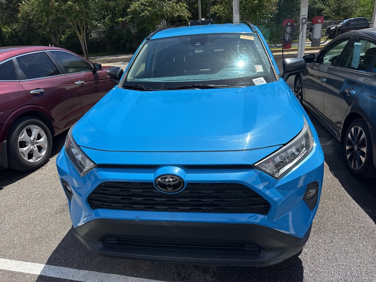 2020 Toyota RAV4 LE photo 2
