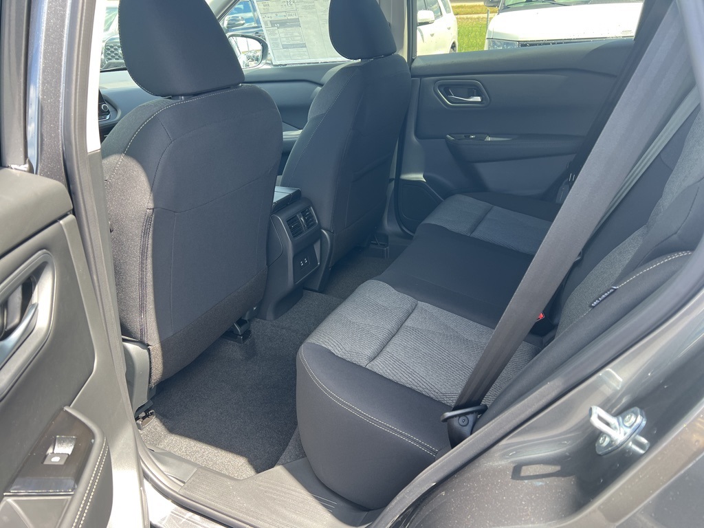 2026 Nissan Rogue SV photo 11