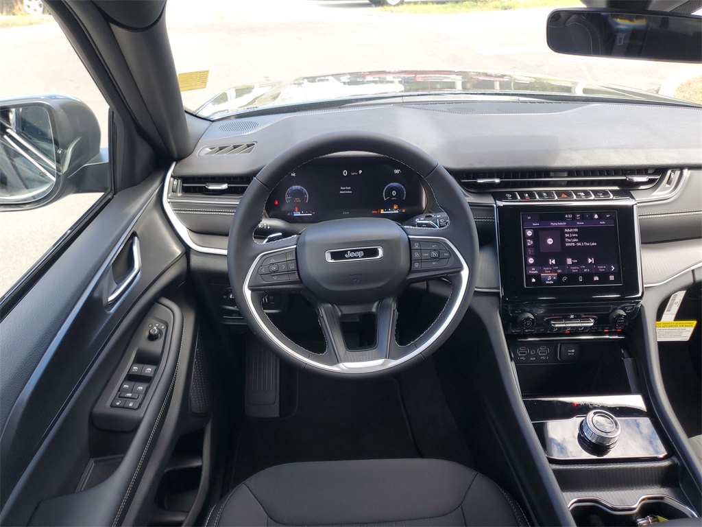 2025 Jeep Grand Cherokee Laredo X photo 22