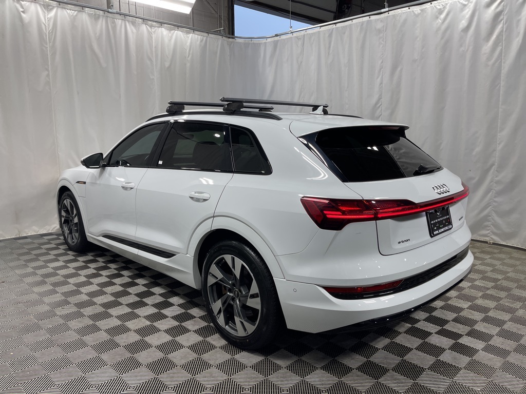 2021 Audi e-tron Premium photo 4