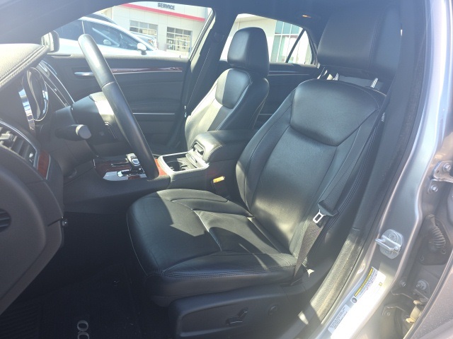 2014 Chrysler 300 Base photo 4