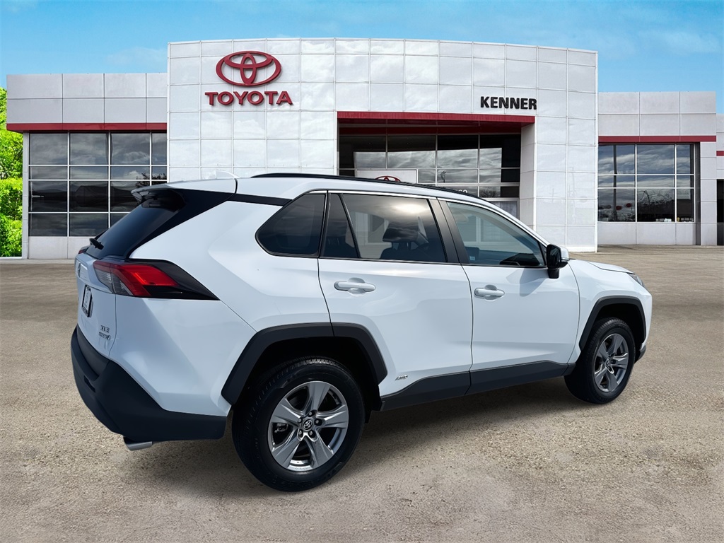 2022 Toyota RAV4 Hybrid XLE photo 5