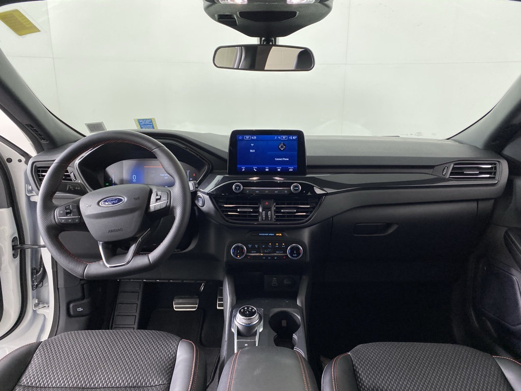 2024 Ford Escape ST-Line photo 2