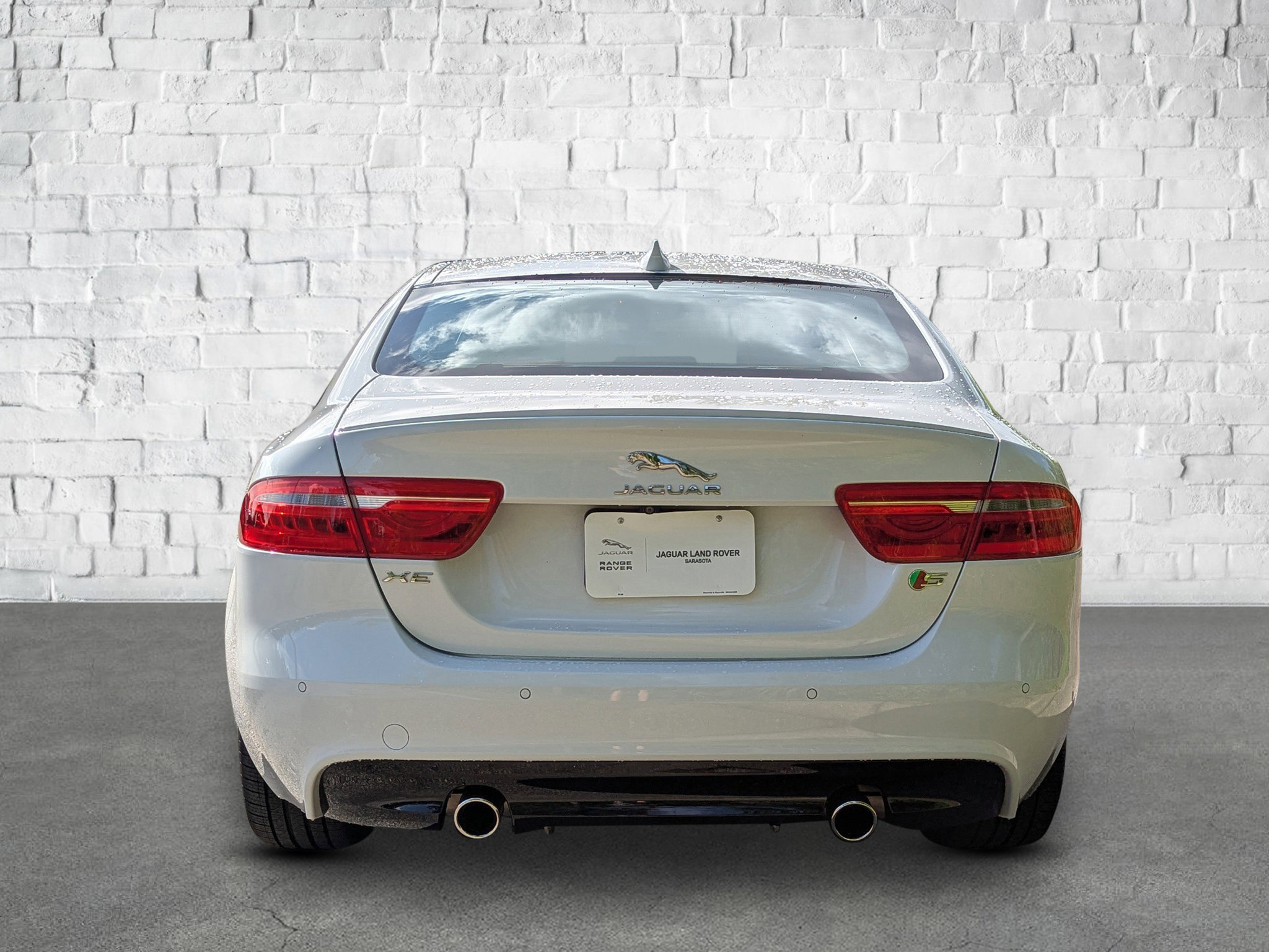 2019 Jaguar XE S photo 4