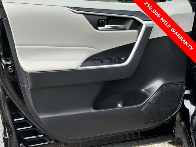 2024 Toyota RAV4 Hybrid XLE photo 7