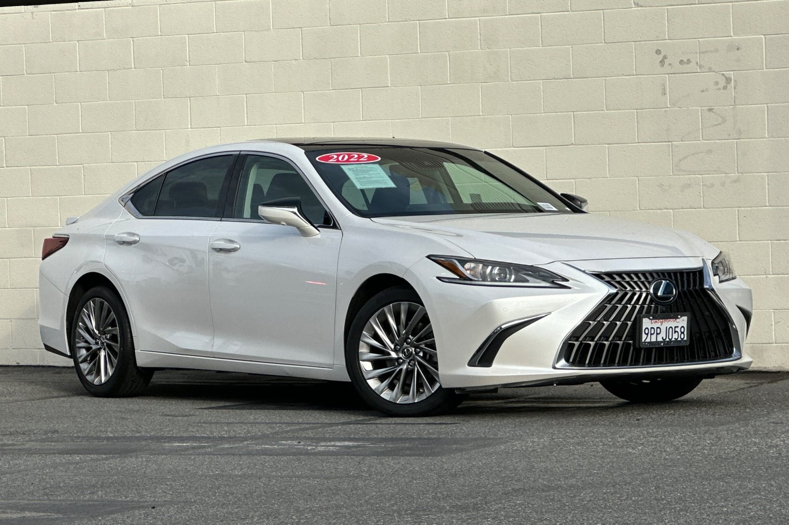 2022 Lexus ES 350 Luxury photo 2